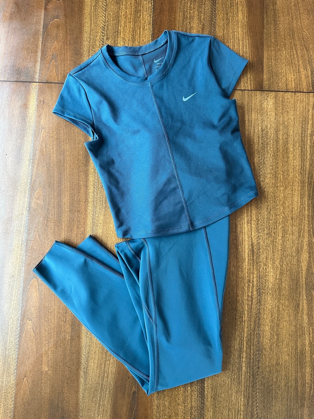 Nike Women’s Workout Set Size Small Teal Blue